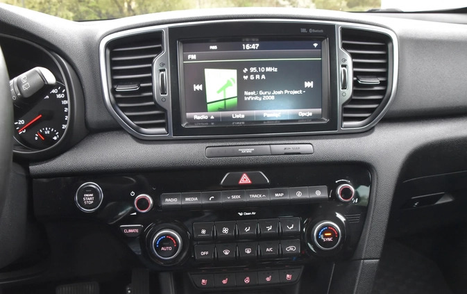 Kia Sportage cena 66900 przebieg: 200000, rok produkcji 2016 z Wojnicz małe 781